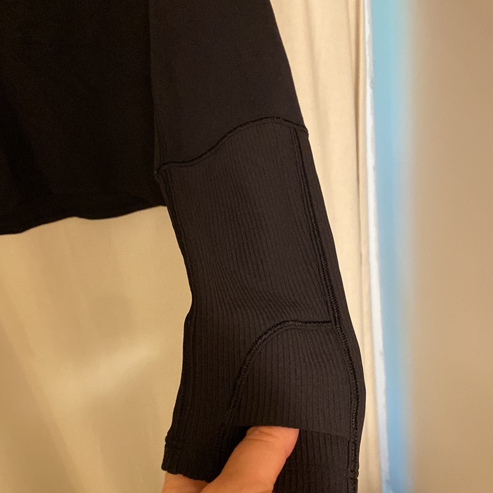 COPY - Lululemon Rulu Run cropped half zip size 8 good as new - Picture 3 of 5